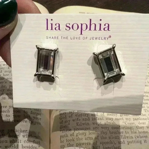 Lia Sophia rectangle clear silvertone earrings new  in box - Picture 5 of 7
